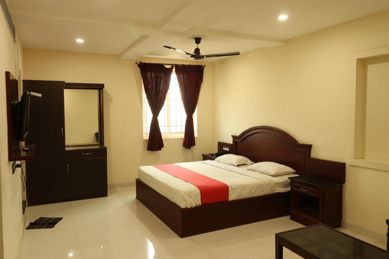 E S Residency Hotel เธนี ภายนอก รูปภาพ