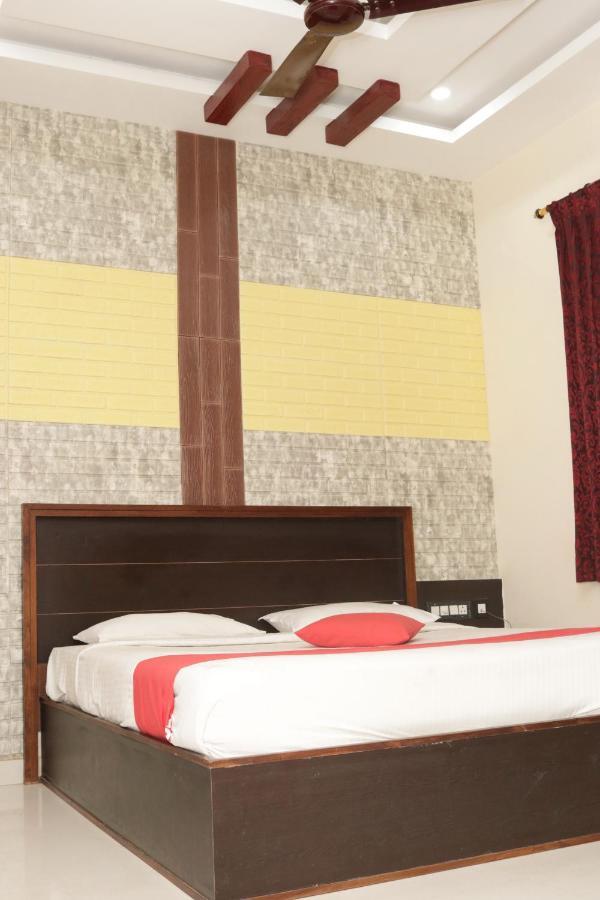 E S Residency Hotel เธนี ภายนอก รูปภาพ