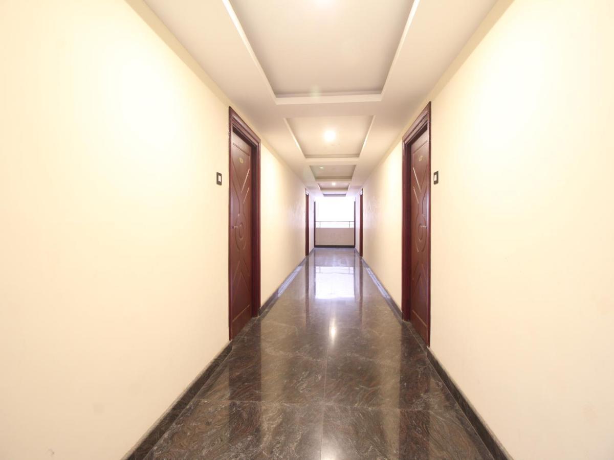 E S Residency Hotel เธนี ภายนอก รูปภาพ