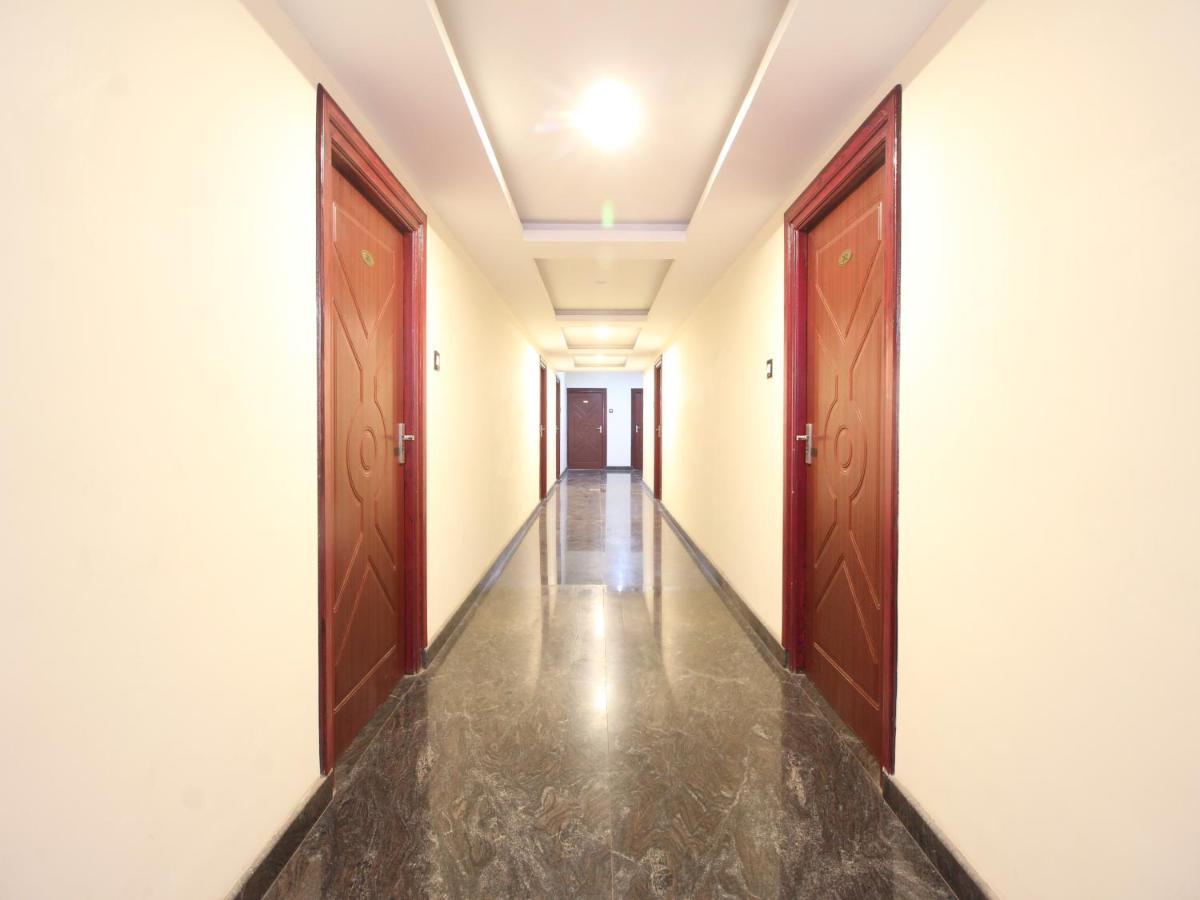 E S Residency Hotel เธนี ภายนอก รูปภาพ