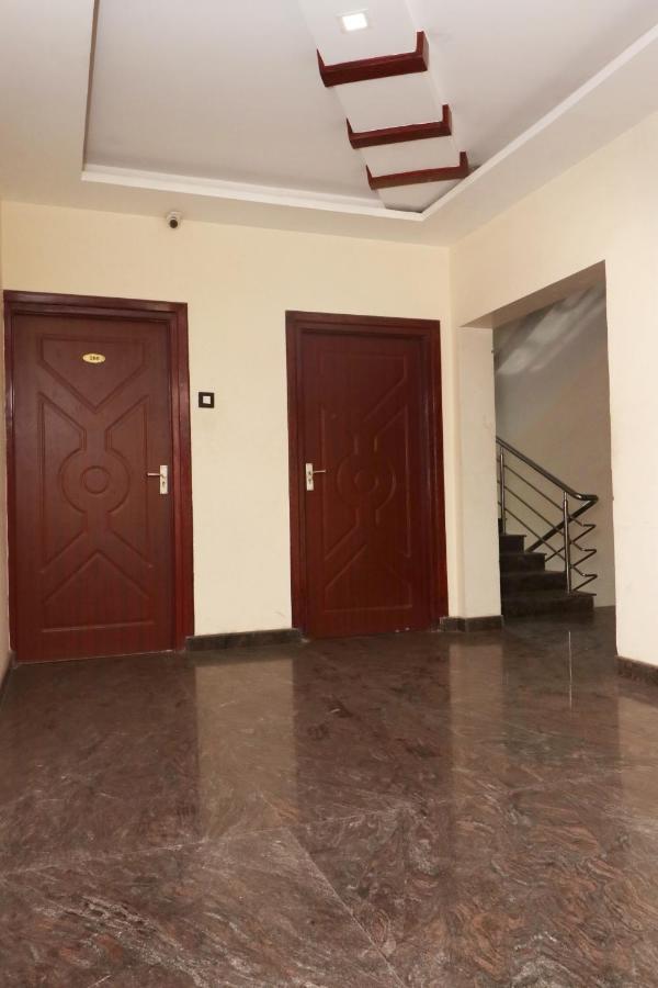 E S Residency Hotel เธนี ภายนอก รูปภาพ