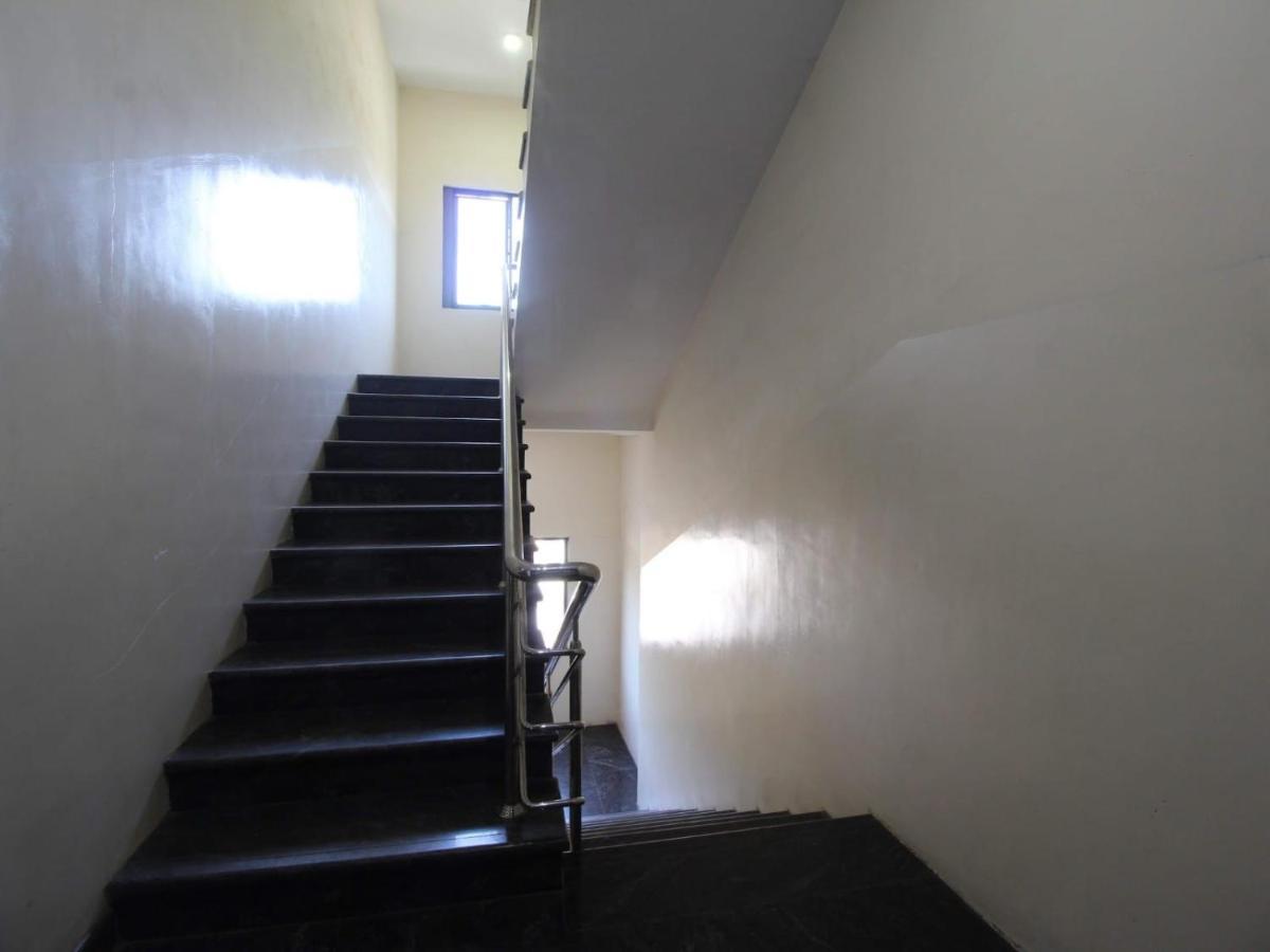 E S Residency Hotel เธนี ภายนอก รูปภาพ