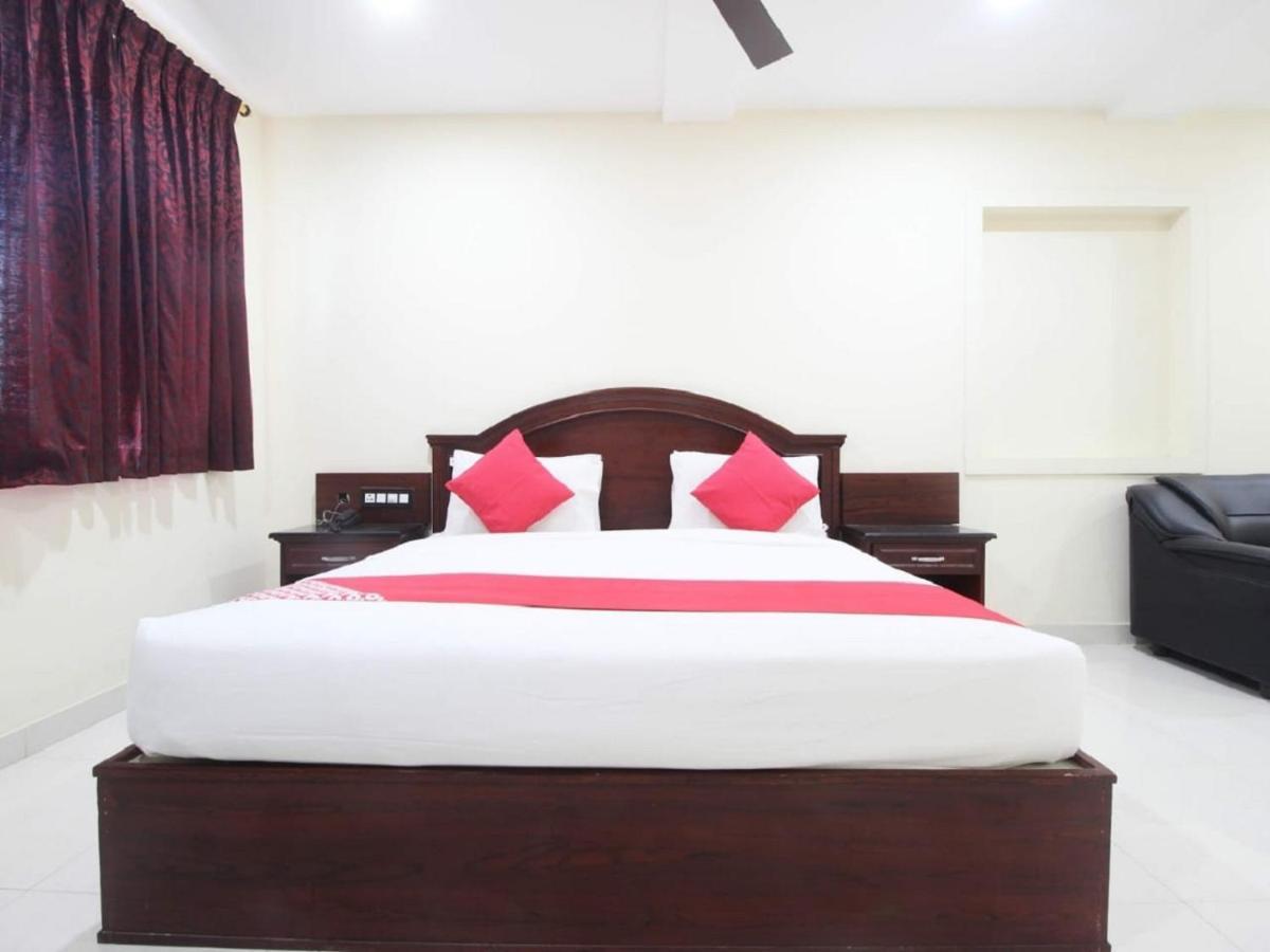 E S Residency Hotel เธนี ภายนอก รูปภาพ